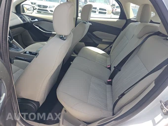 2015 Ford Focus SE Hatchback – miniatura 13