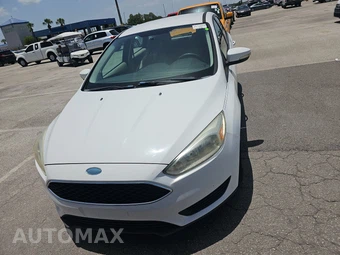 2015 Ford Focus SE Hatchback – miniatura 2