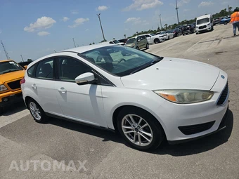 2015 Ford Focus SE Hatchback – miniatura 3