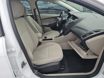 2015 Ford Focus SE Hatchback – miniatura 8