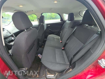 2015 Ford Focus SE Hatchback – miniatura 13