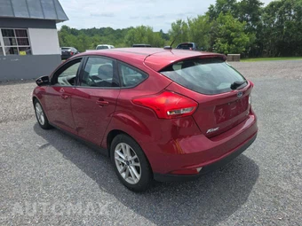 2015 Ford Focus SE Hatchback – miniatura 2