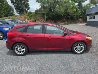 2015 Ford Focus SE Hatchback – miniatura 4