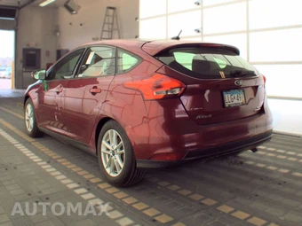 2015 Ford Focus SE Hatchback – miniatura 2