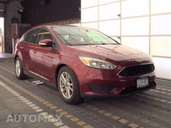 2015 Ford Focus SE Hatchback – miniatura 3