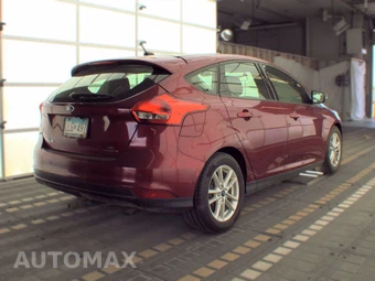 2015 Ford Focus SE Hatchback – miniatura 4