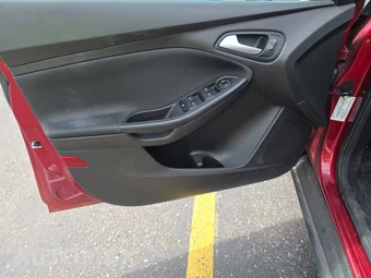2015 Ford Focus SE Hatchback – miniatura 44
