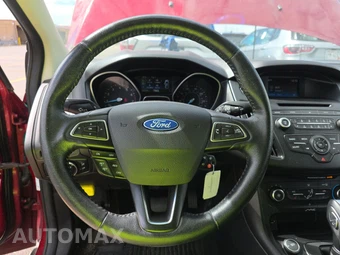 2015 Ford Focus SE Hatchback – miniatura 45