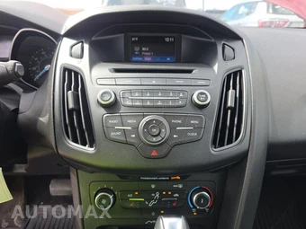 2015 Ford Focus SE Hatchback – miniatura 6