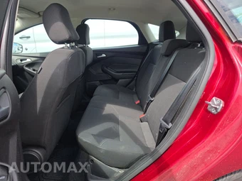 2015 Ford Focus SE Hatchback – miniatura 9