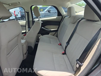 2015 Ford Focus SE Sedan – miniatura 13