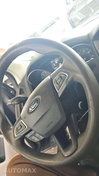2015 Ford Focus SE Sedan – miniatura 26