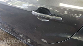 2015 Ford Focus SE Sedan – miniatura 34