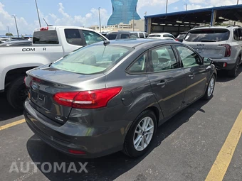 2015 Ford Focus SE Sedan – miniatura 4