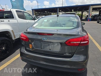 2015 Ford Focus SE Sedan – miniatura 5