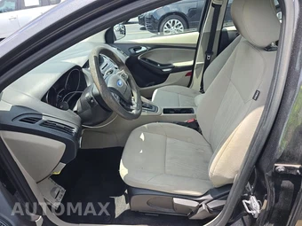 2015 Ford Focus SE Sedan – miniatura 7