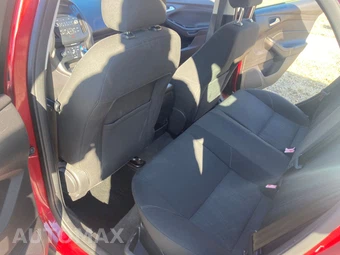2015 Ford Focus SE Sedan – miniatura 10