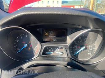 2015 Ford Focus SE Sedan – miniatura 14