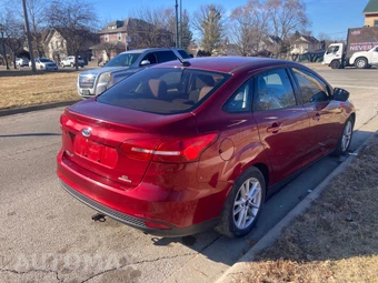2015 Ford Focus SE Sedan – miniatura 6