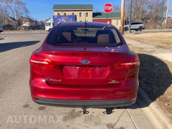 2015 Ford Focus SE Sedan – miniatura 7