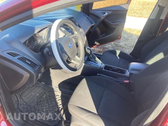 2015 Ford Focus SE Sedan – miniatura 9