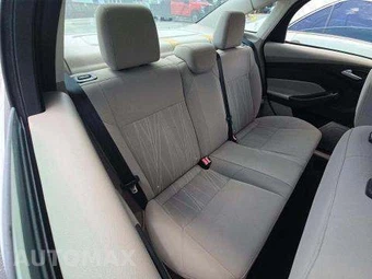 2015 Ford Focus SE Sedan – miniatura 16