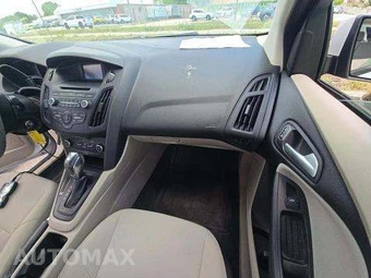 2015 Ford Focus SE Sedan – miniatura 19