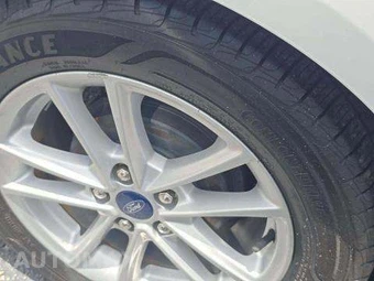 2015 Ford Focus SE Sedan – miniatura 28