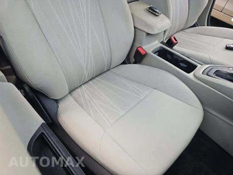 2015 Ford Focus SE Sedan – miniatura 30