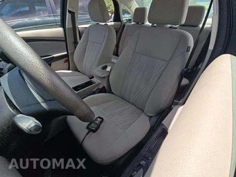 2015 Ford Focus SE Sedan – miniatura 6