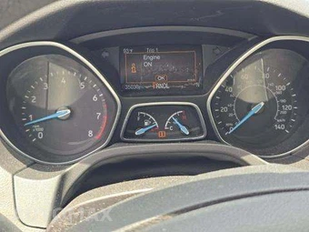 2015 Ford Focus SE Sedan – miniatura 9