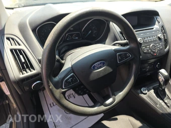 2015 Ford Focus SE Sedan - miniatura 10