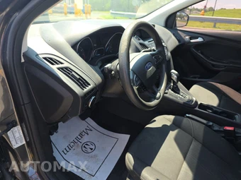 2015 Ford Focus SE Sedan - miniatura 11