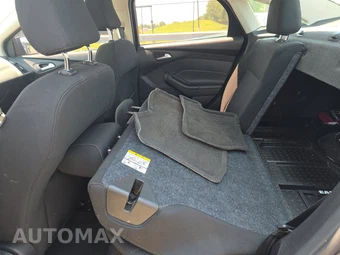 2015 Ford Focus SE Sedan - miniatura 13