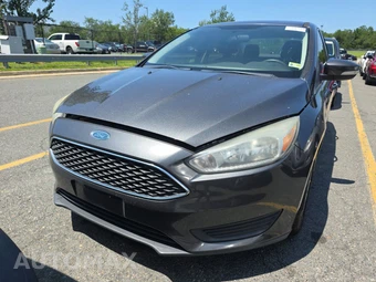 2015 Ford Focus SE Sedan - miniatura 2