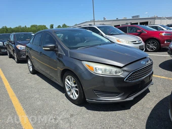 2015 Ford Focus SE Sedan - miniatura 3