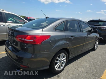2015 Ford Focus SE Sedan - miniatura 4