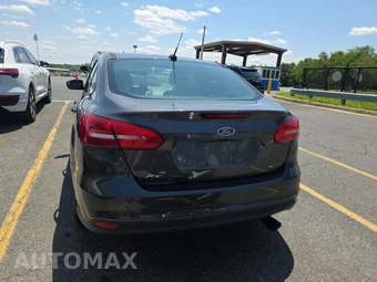 2015 Ford Focus SE Sedan - miniatura 5