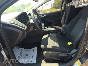 2015 Ford Focus SE Sedan - miniatura 7