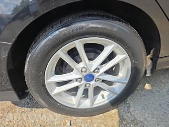 2015 Ford Focus SE Sedan - miniatura 10