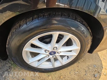 2015 Ford Focus SE Sedan - miniatura 11