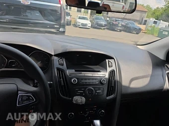 2015 Ford Focus SE Sedan - miniatura 14