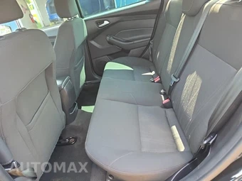 2015 Ford Focus SE Sedan - miniatura 16
