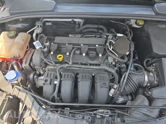 2015 Ford Focus SE Sedan - miniatura 18
