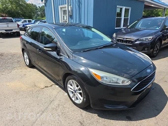2015 Ford Focus SE Sedan - miniatura 3