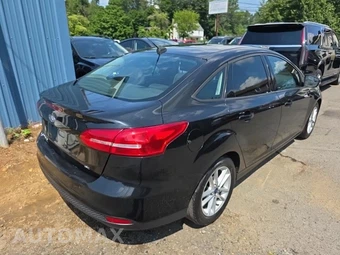 2015 Ford Focus SE Sedan - miniatura 4