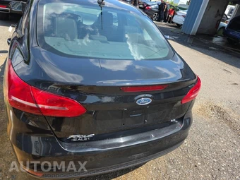 2015 Ford Focus SE Sedan - miniatura 5