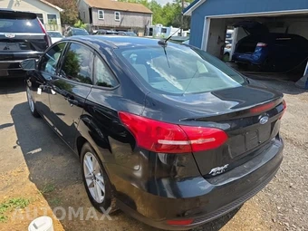 2015 Ford Focus SE Sedan - miniatura 6