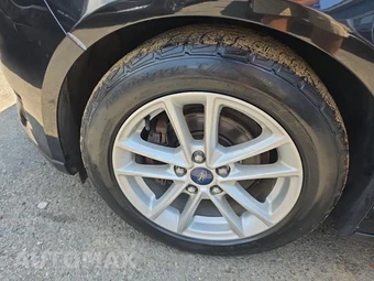 2015 Ford Focus SE Sedan - miniatura 8