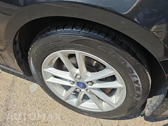 2015 Ford Focus SE Sedan - miniatura 9
